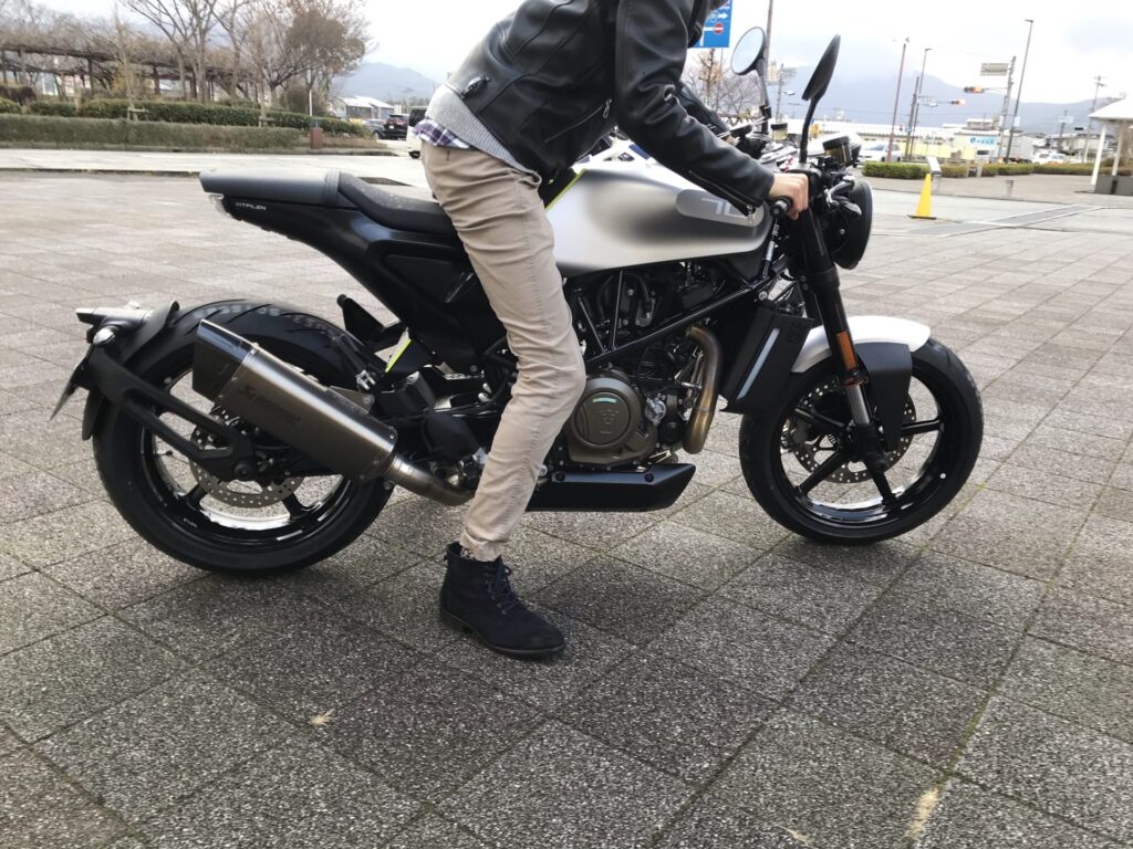 スヴァルトピレン　ヴィットピレン　ハスクバーナ　AKRAPOVIC マフラー Svartpilen 125/250/401/ Vitpilen 401】 AKRAPOVIC MUFFLER