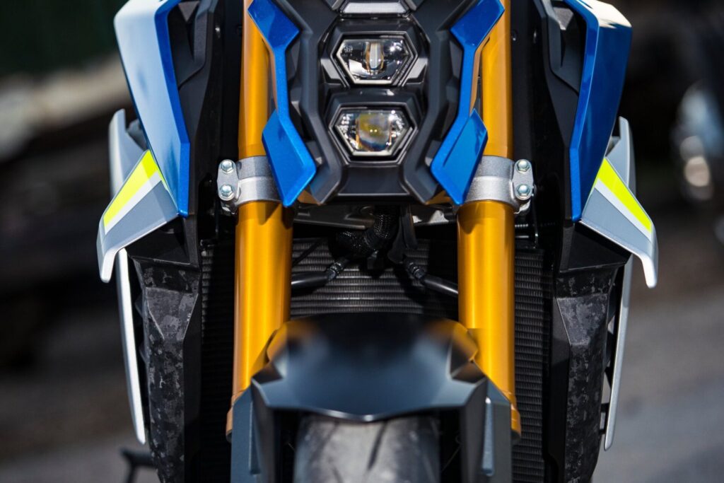 Suzukiのストファイ 新型のgsx S1000が発売されたので 旧型と何が違うのか調べてみた 西冨ブログ