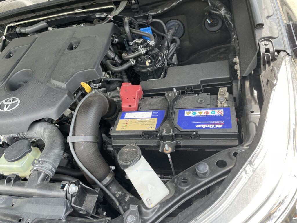 DIY】ハイラックス(GUN125)のバッテリーを自分で交換する